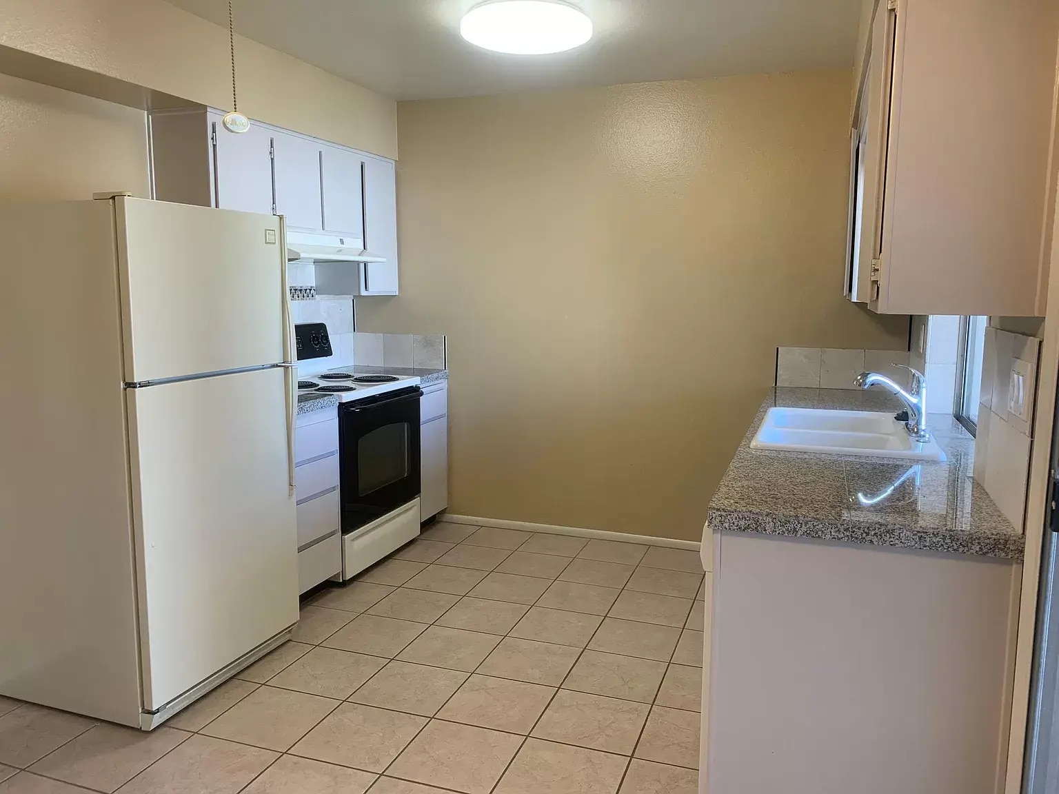 Building Photo - 10620 W Coggins Dr