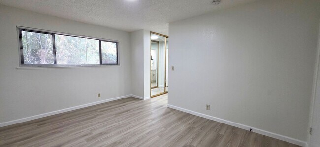 Building Photo - 9628-9628 Bradhugh Ct