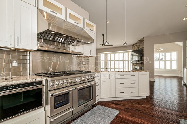 Building Photo - 8914 Hilltop Manor Dr