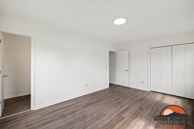 Building Photo - Recently Updated Home Near Virginia Tech