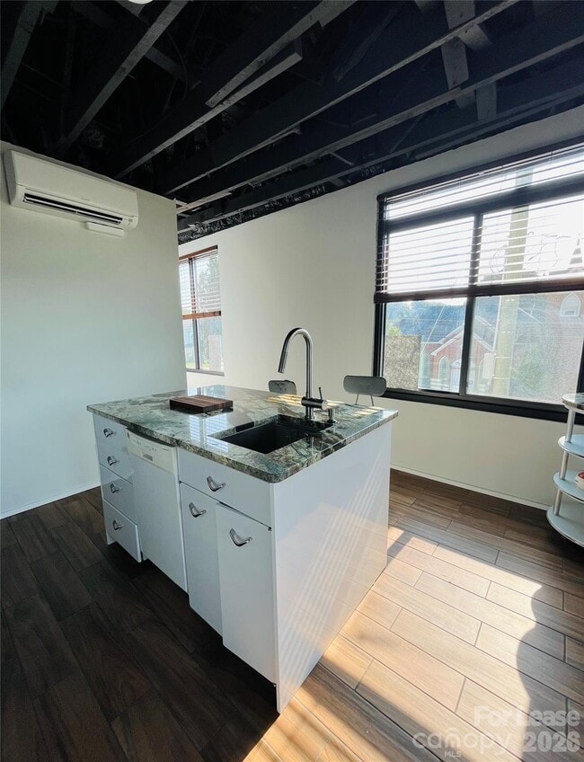 Building Photo - 274 Catawba Ave