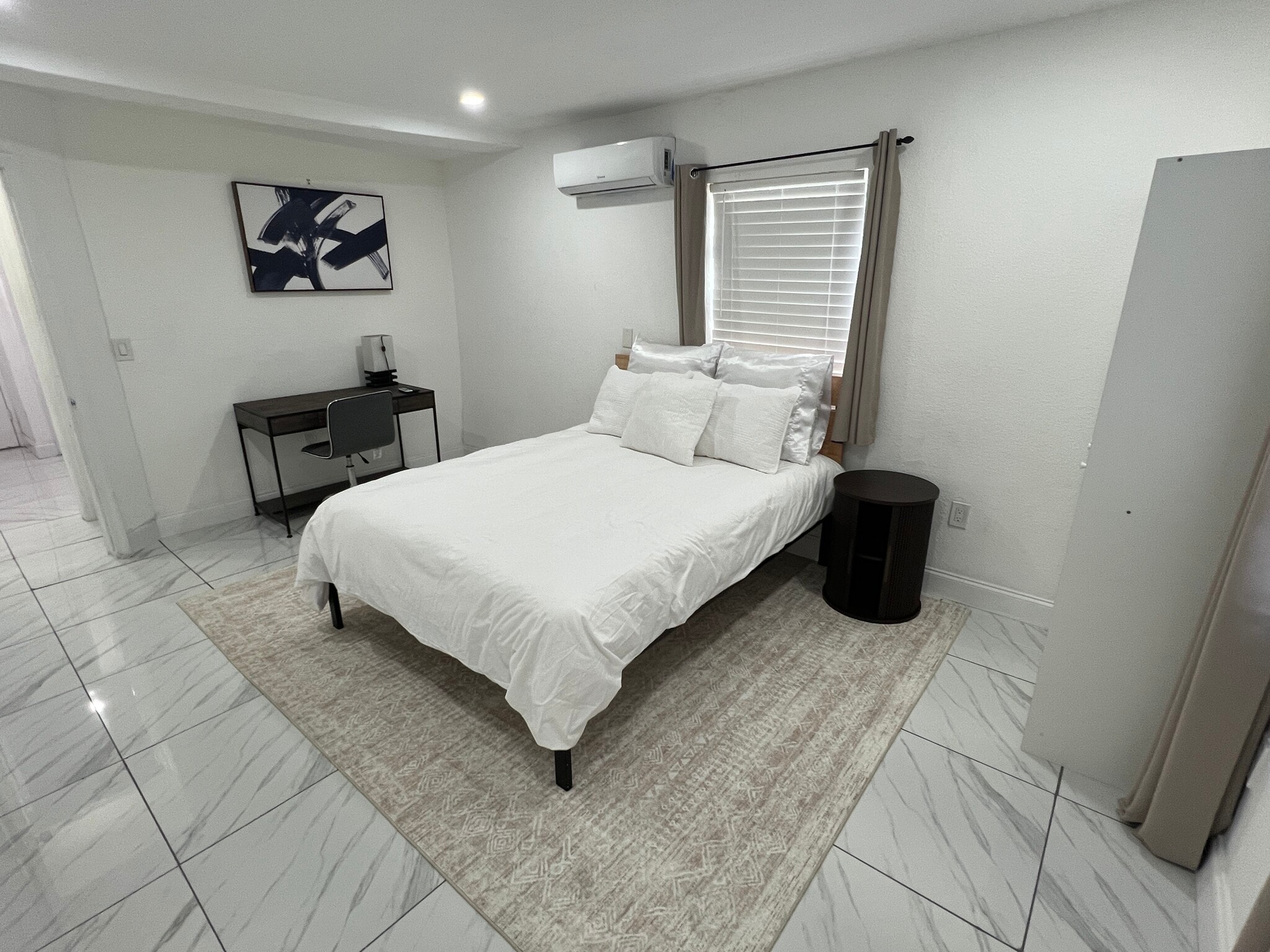 Building Photo - 4200 NW 11th Ct