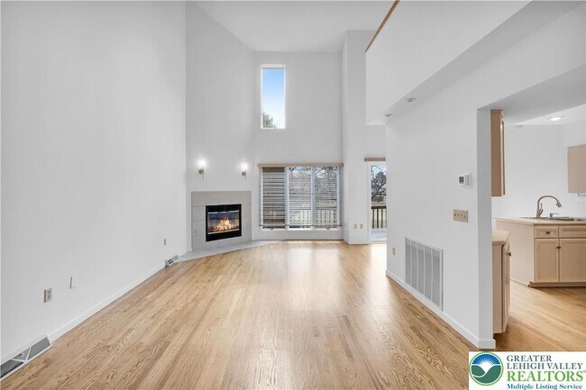 Building Photo - 5721 Crawford Dr