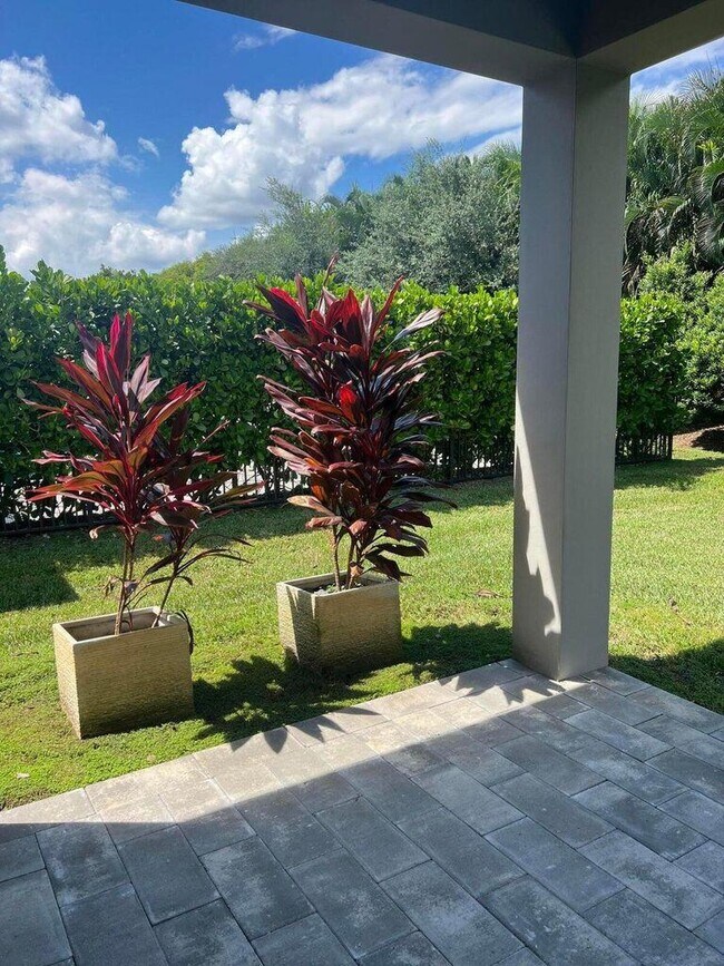 Building Photo - 17534 Rainstream Rd