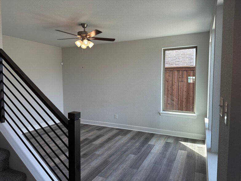 Building Photo - 14228 Walsh Ave