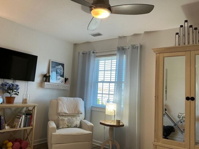 Building Photo - Exceptional 2 bedroom Condo
