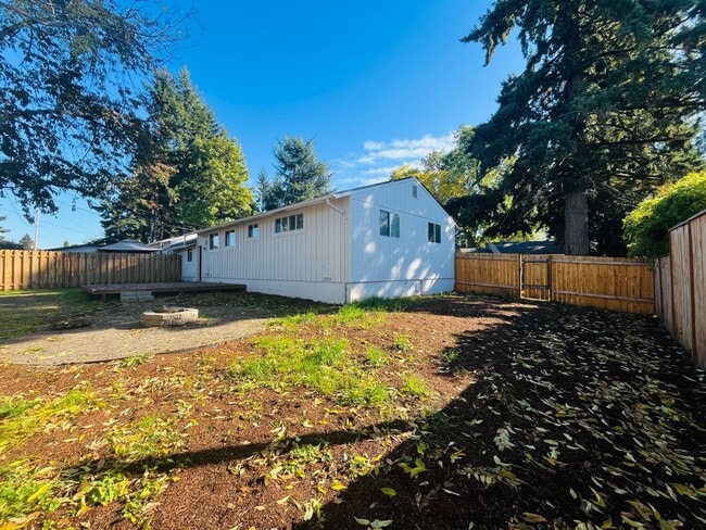 Building Photo - 409-411 Eastfield Dr