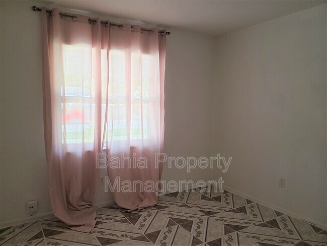 Building Photo - 4654 Alhama St
