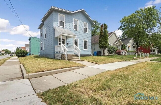 Building Photo - 630 Mulberry St