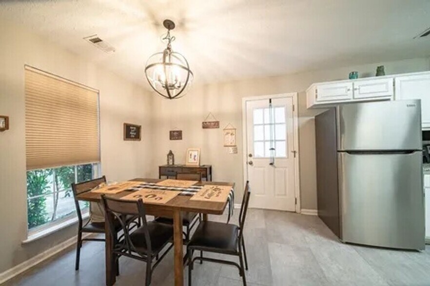 Building Photo - 5208 Spinnaker Ct