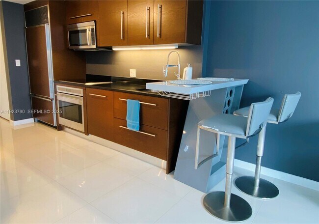 Building Photo - 465 Brickell Ave