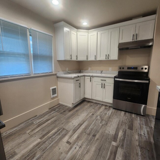 Building Photo - 112 Arvon Ave