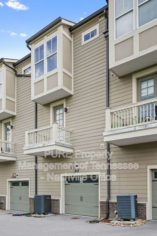 Building Photo - 215 Porter Village Cir