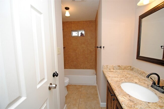 Building Photo - 13507 White Cliff Dr