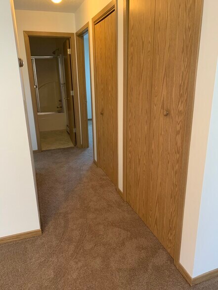 Building Photo - 410 6th Ave