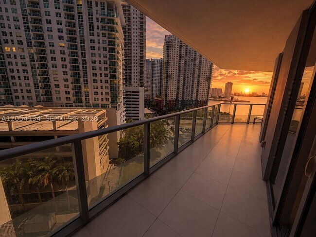 Building Photo - 1300 Brickell Bay Dr