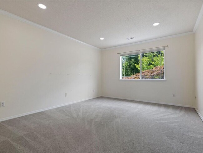 Building Photo - FOR RENT: MRS. CLEAN LIVED HERE! LOVELY HILLSBORO HOME AVAILABLE NOW! 4 BED, 2.5 BATH, 2 CAR GAR,...
