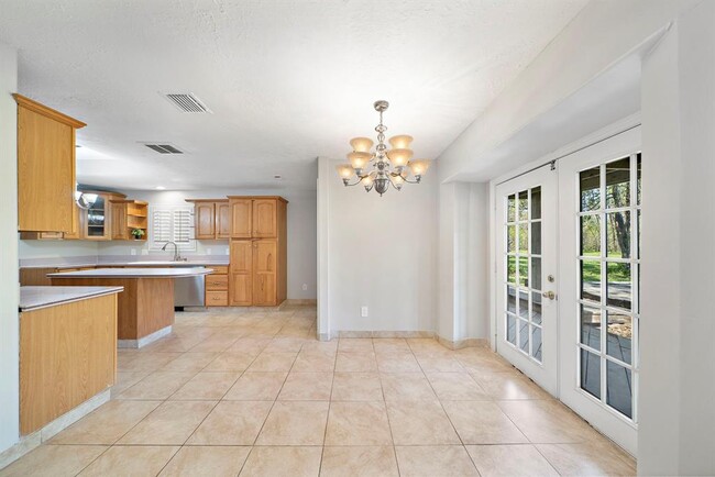 Building Photo - 7710 Antoine Dr