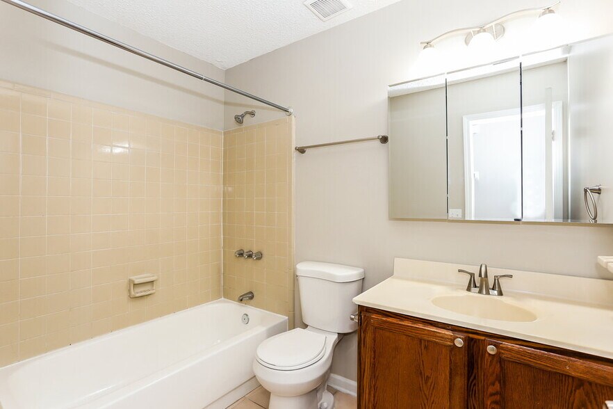 Building Photo - 8804 Falcon Trace Dr S