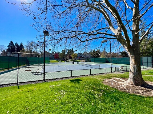 Building Photo - Beautiful Two Bedroom Valley Club Circle C...