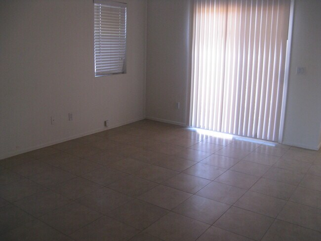 Building Photo - 3425 W Hidalgo Ave