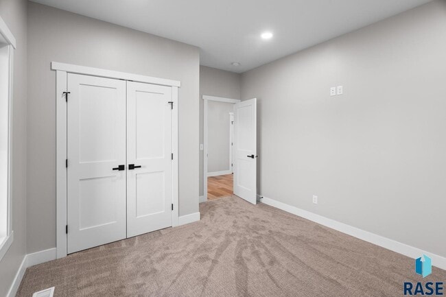 Building Photo - 1137 N Thompson Ave