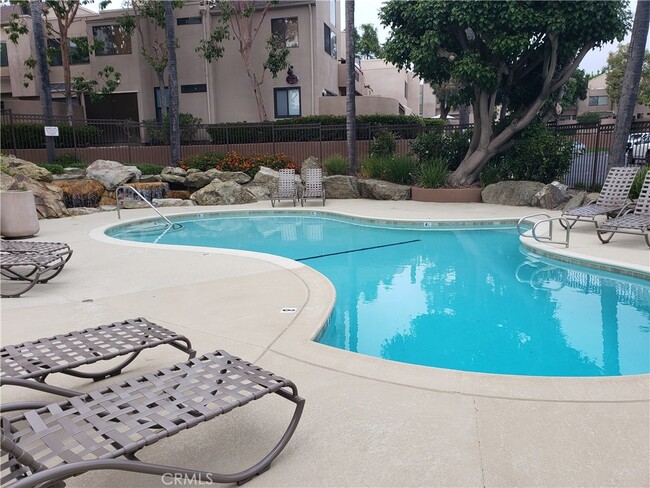 Building Photo - 25671 Le Parc Unit 9