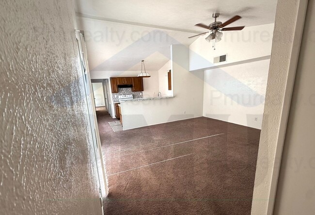 Building Photo - AVAILABLE NOW!!! Half Duplex 2 bed 1 bath in Dallas