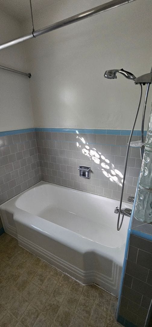 Building Photo - 3 bedroom Riverside home