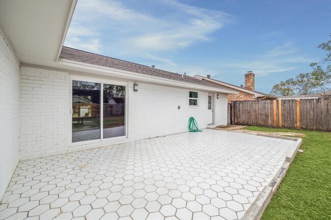 Building Photo - 14022 Roundstone Ln