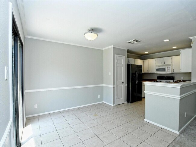 Building Photo - 806 Sunny Ln