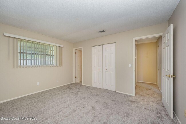 Building Photo - 608 Sacre Coeur Dr
