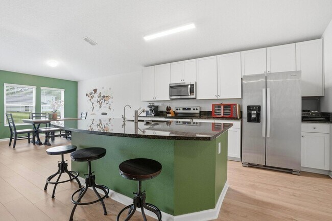Building Photo - 5043 Big Pine Dr