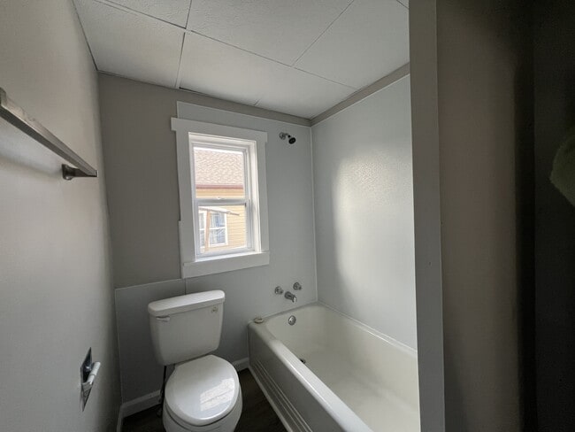 Building Photo - 31 Crockett St