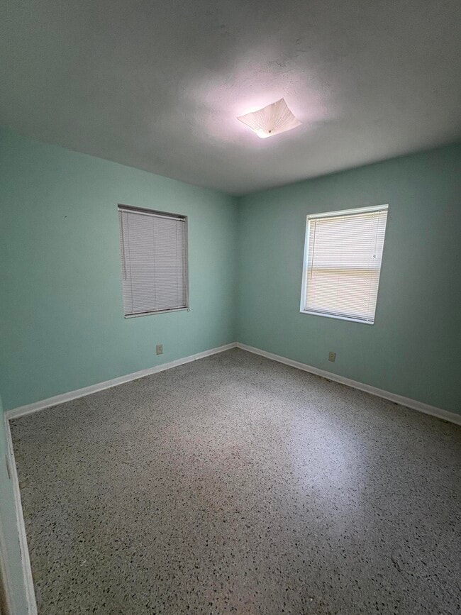 Building Photo - 422 S Arnold Ave