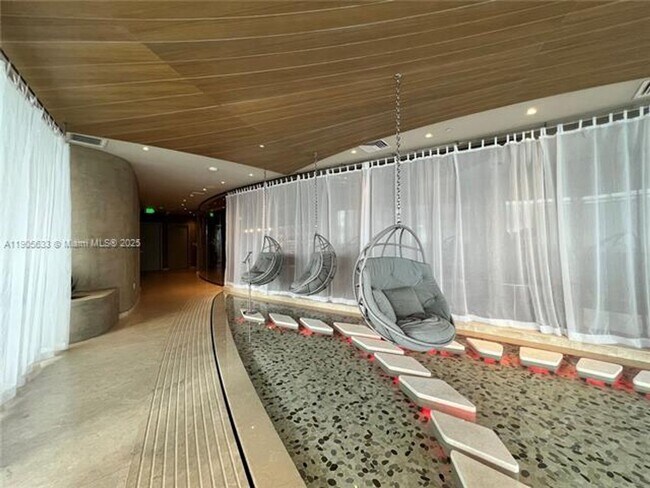 Building Photo - 1000 Brickell Plaza