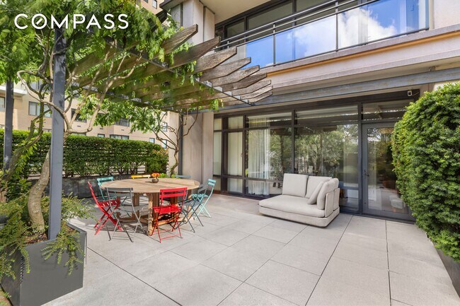 Building Photo - 170 East End Ave