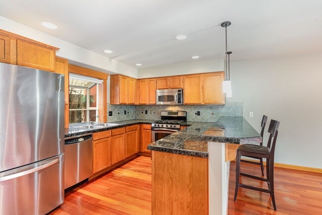 Building Photo - 3Bd/2.5Ba Seattle Townhome