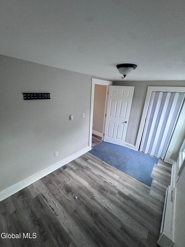 Building Photo - 10 Grace St