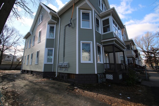 Building Photo - 168 Chatham St