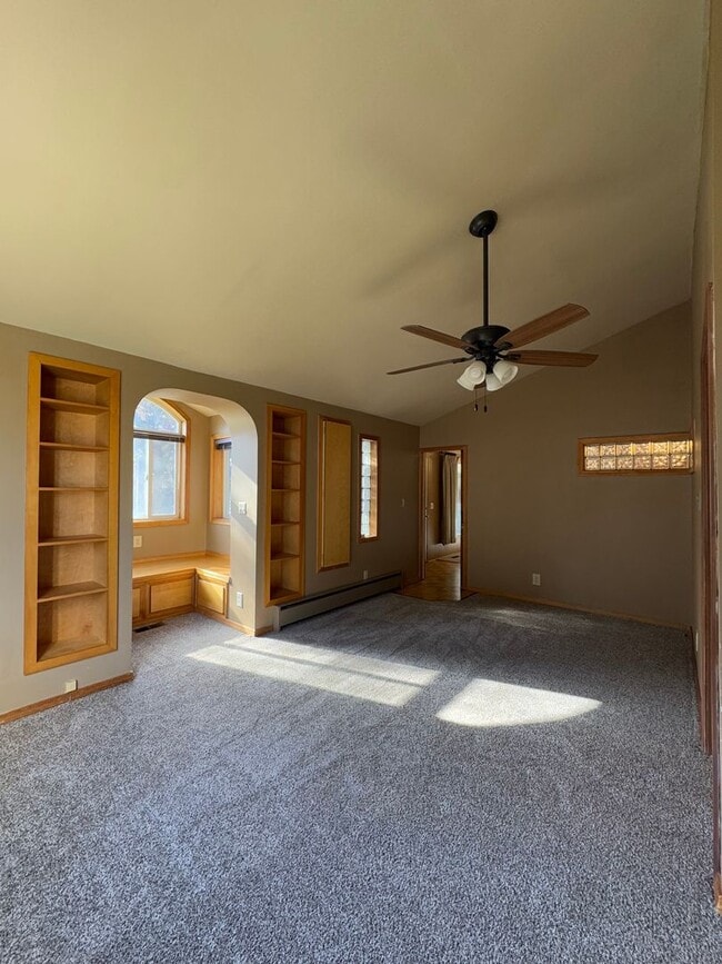 Building Photo - Spacious 6 Bedroom, 3 Bathroom Home Near CWU