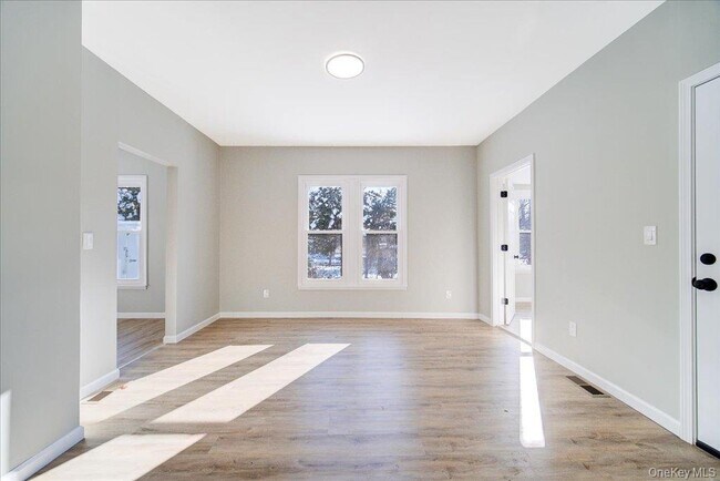 Building Photo - 108 Pine St