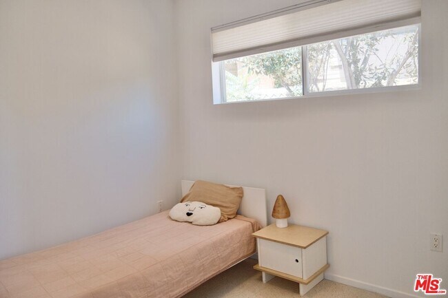Building Photo - 4884 Glenalbyn Dr