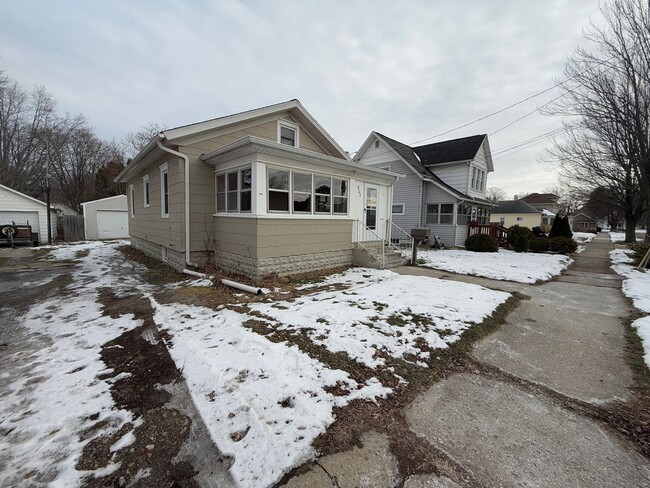 Building Photo - Single Family Home