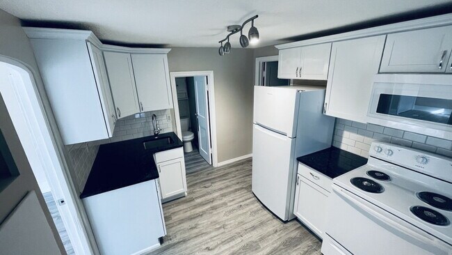 Building Photo - Charming Riverfront Rental in the Heart of...