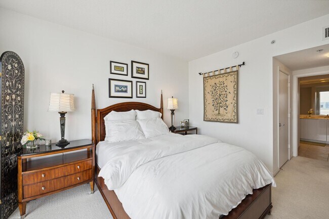 Building Photo - 1551 N Flagler Dr