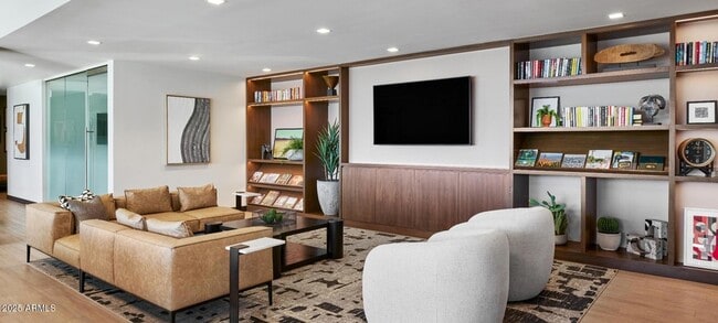 Building Photo - 817 N 6th St