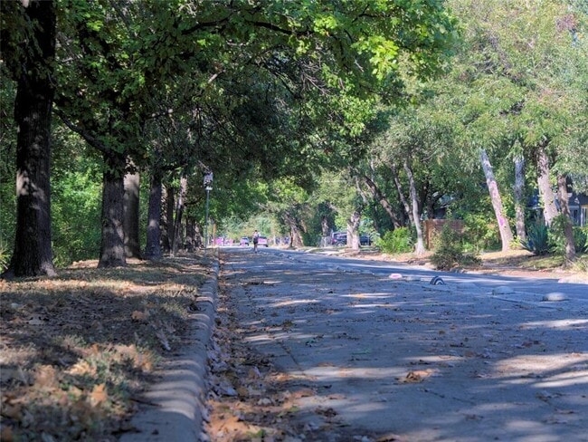 Building Photo - 1505 Karen Ave