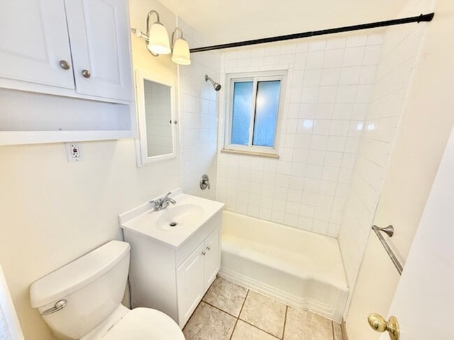 Building Photo - 387 S Queen Cir