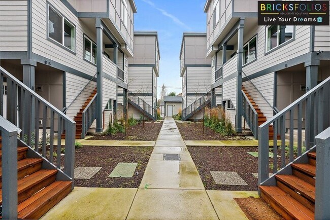 Building Photo - Discover Your Dream Home Near JBLM – No Worries About Vouchers or Deposits!